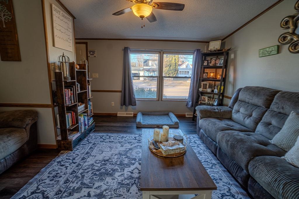 818 East State Street Mauston, WI 53948 - Photo 6 of 41