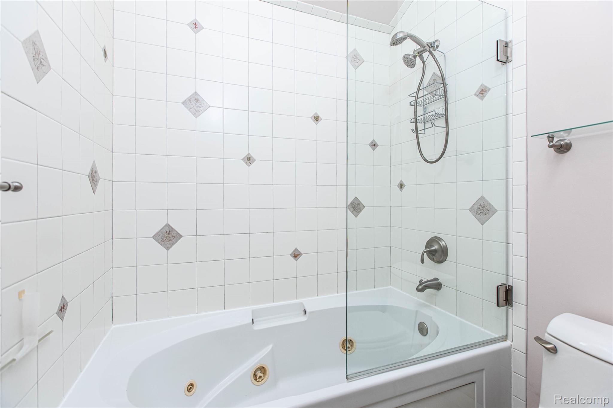 6 Ridgemont Court Dearborn, MI 48124 - Photo 49 of 54 -40.jpg