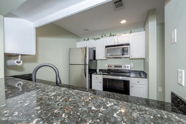 $234,000 | 2421 Beachview Drive, Unit H2, Ocean Springs, MS 39564