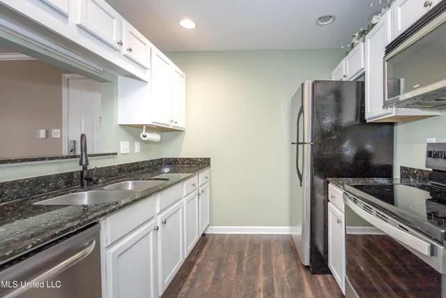 $234,000 | 2421 Beachview Drive, Unit H2, Ocean Springs, MS 39564