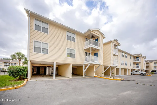 $234,000 | 2421 Beachview Drive, Unit H2, Ocean Springs, MS 39564
