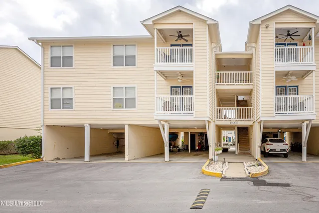 $234,000 | 2421 Beachview Drive, Unit H2, Ocean Springs, MS 39564