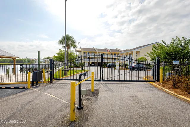 $234,000 | 2421 Beachview Drive, Unit H2, Ocean Springs, MS 39564