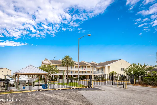 $234,000 | 2421 Beachview Drive, Unit H2, Ocean Springs, MS 39564