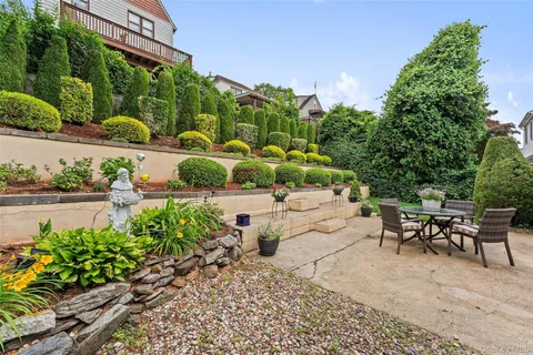 $799,000 | 162 Midland Avenue, Yonkers, NY 10705
