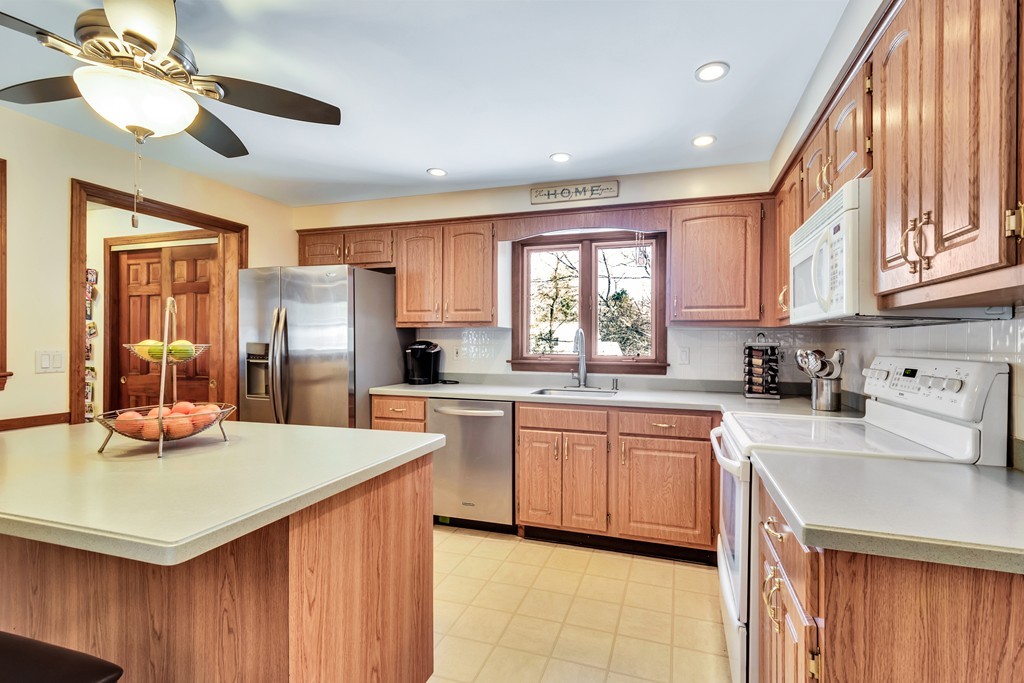 72 Concord Road Acton, MA 01720 - Photo 8 of 30
