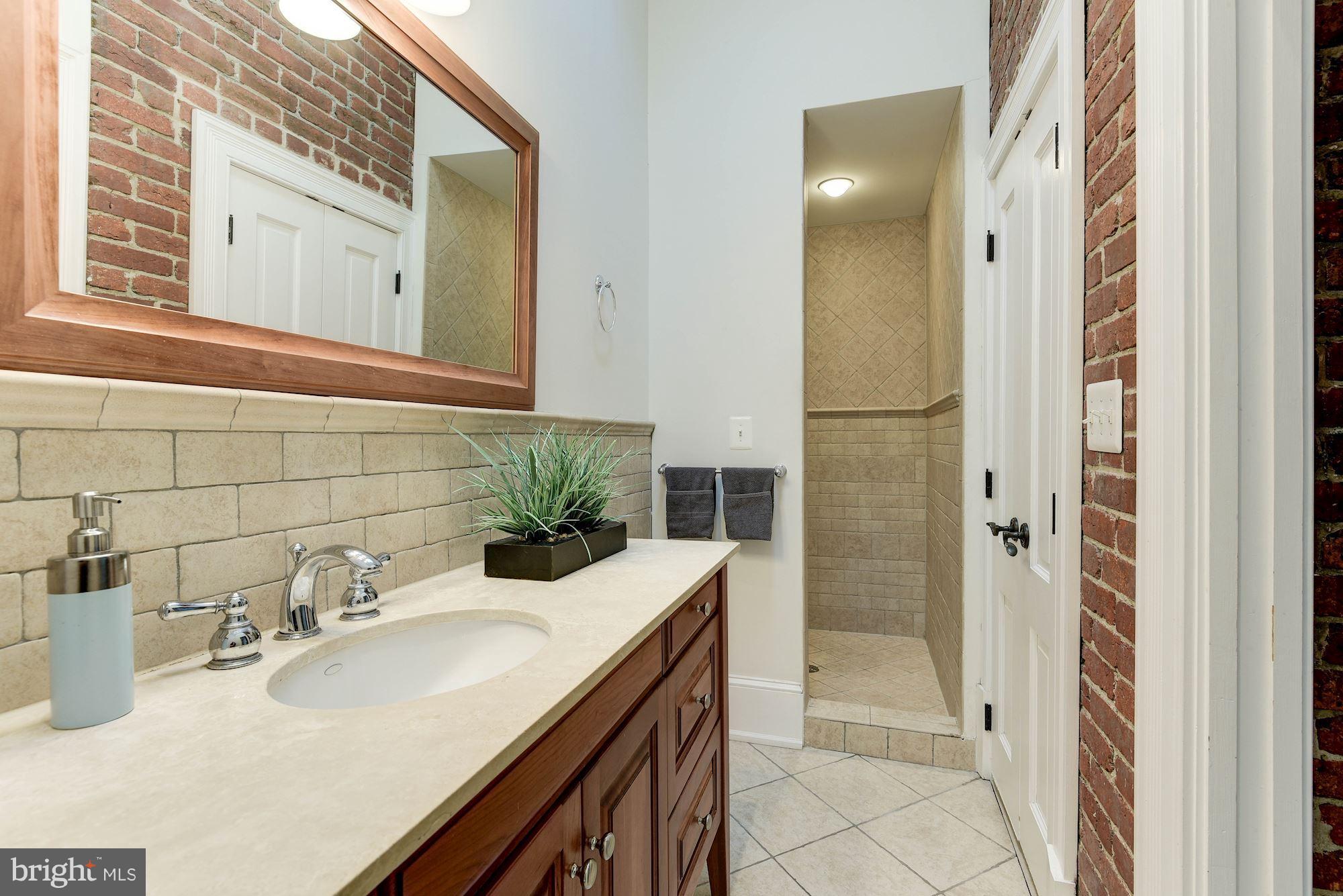 725 5th Street Southeast, Unit 32 Washington, DC 20003 - Photo 25 of 30 Bath (Master)