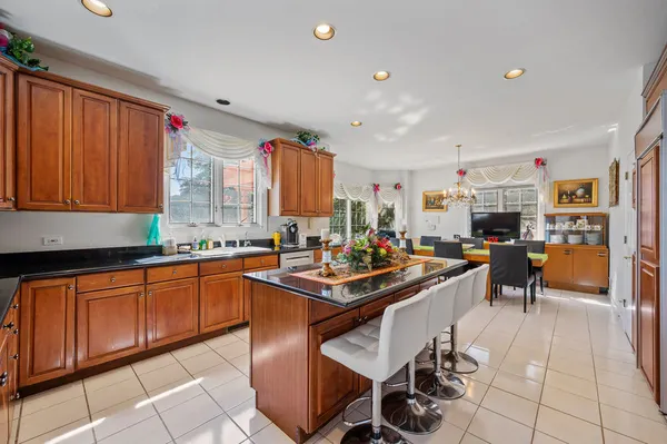 $1,200,000 | 28951 North Forest Lake Lane, Libertyville, IL 60048
