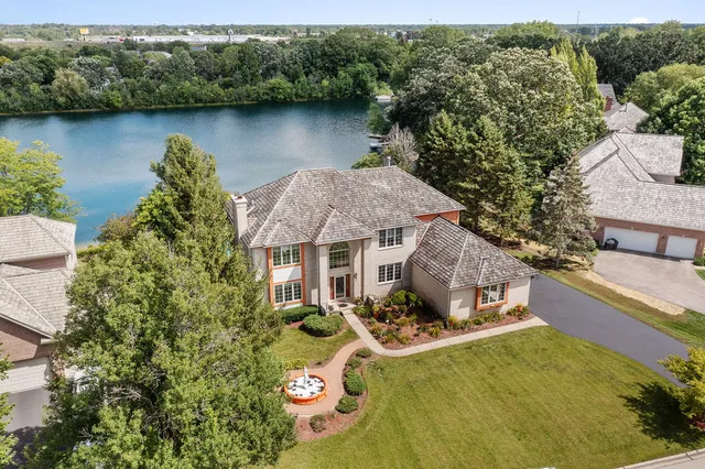 $1,200,000 | 28951 North Forest Lake Lane, Libertyville, IL 60048