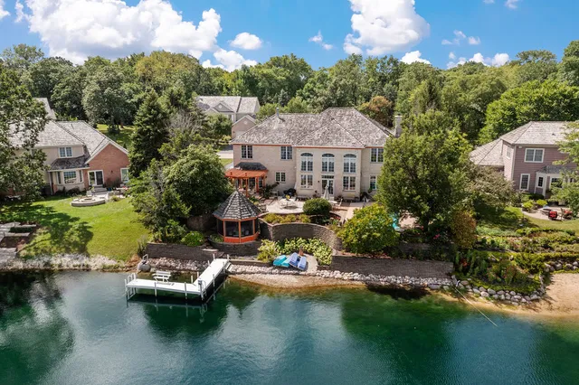 $1,200,000 | 28951 North Forest Lake Lane, Libertyville, IL 60048