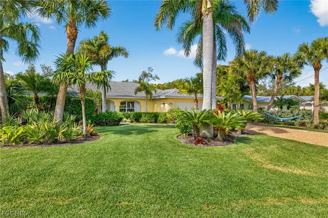 $1,089,000 | 1103 Captains Walk Street, Sanibel, FL 33957