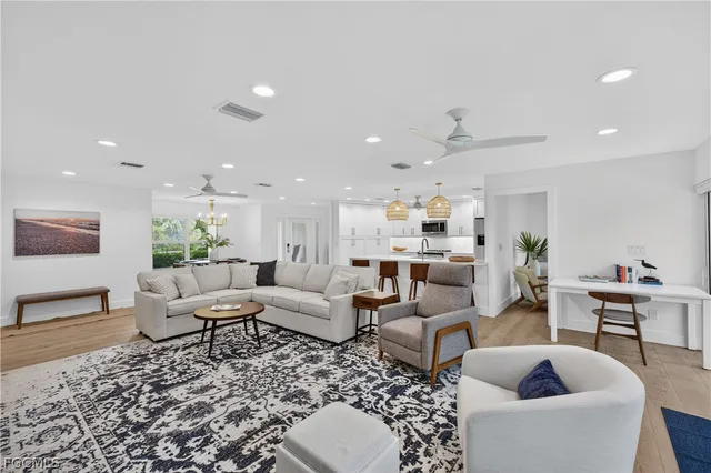 $1,089,000 | 1103 Captains Walk Street, Sanibel, FL 33957