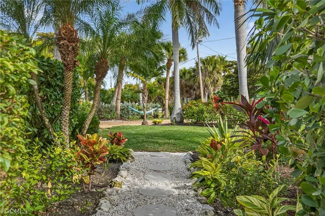 $1,089,000 | 1103 Captains Walk Street, Sanibel, FL 33957