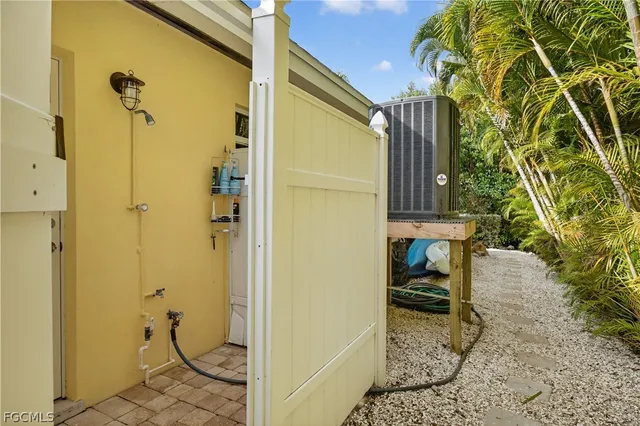 $1,089,000 | 1103 Captains Walk Street, Sanibel, FL 33957