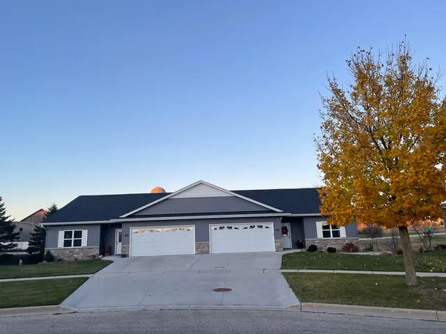 $369,900 | 430 Emerald Court, Kewaskum, WI 53040