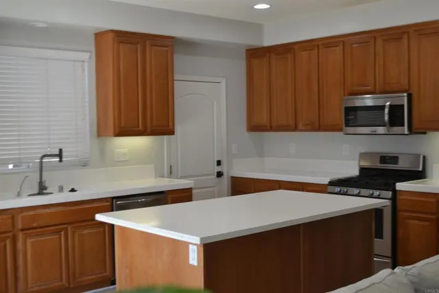 $689,000 | 34592 Wintersweet Lane, Winchester, CA 92596