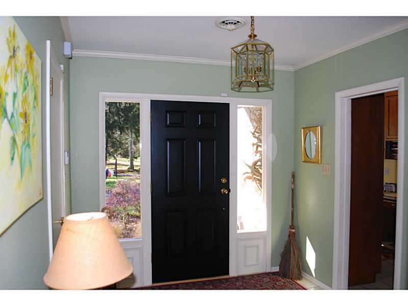 4 McDowell Road Ligonier, PA 15658 - Photo 2 of 25 Entry/Foyer.