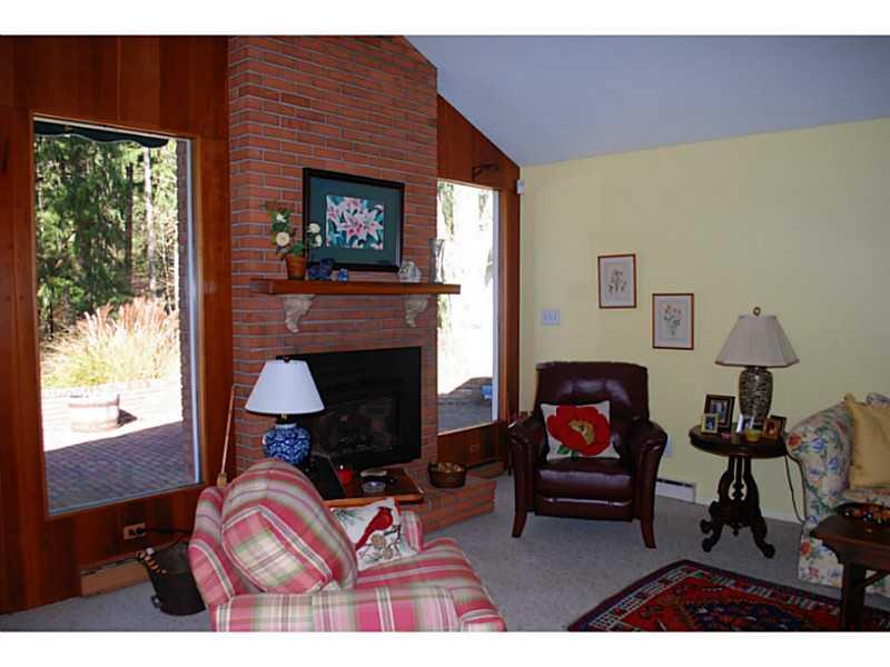 4 McDowell Road Ligonier, PA 15658 - Photo 4 of 25 Living Room.