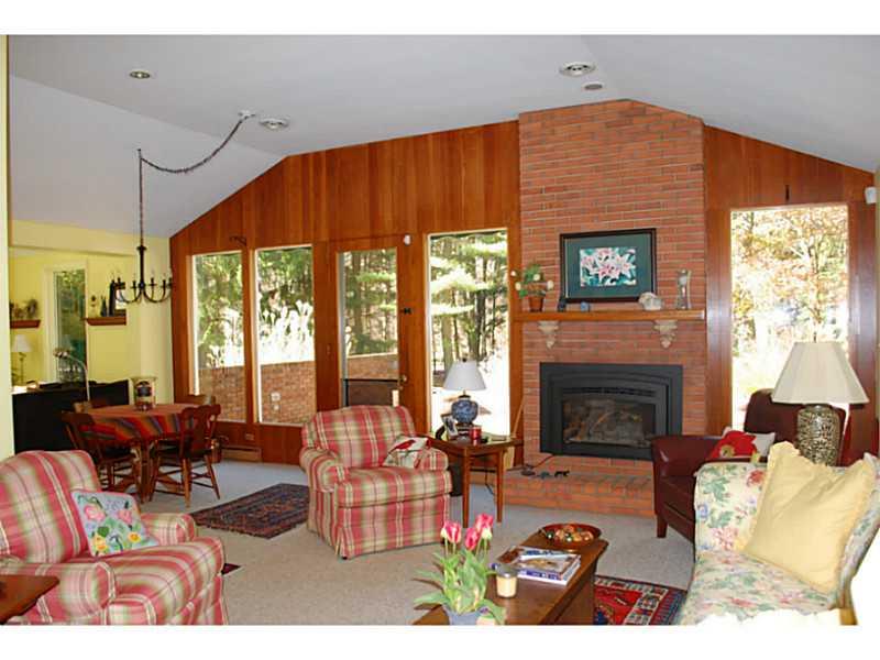 4 McDowell Road Ligonier, PA 15658 - Photo 6 of 25 Living Room.