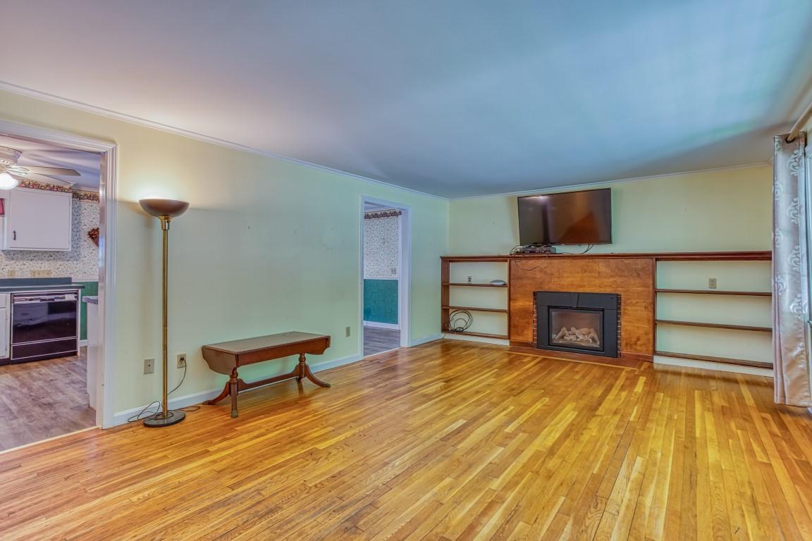 22 Barn Road Trevett, ME 04571 - Photo 13 of 28 living room