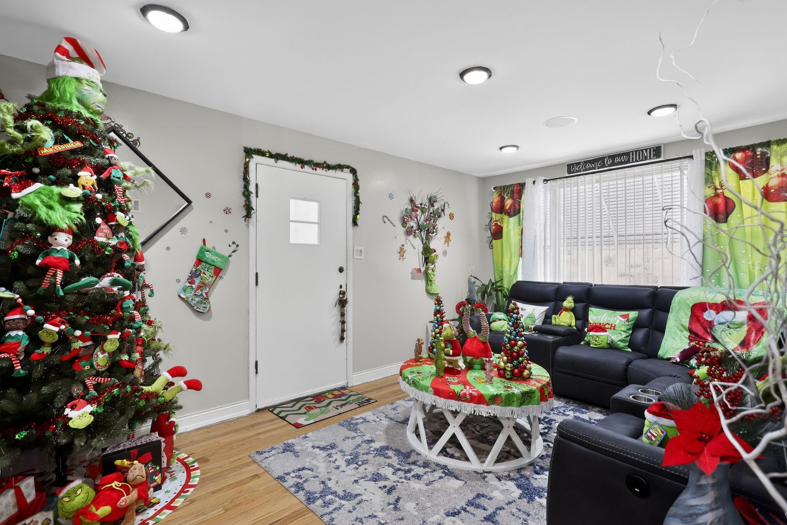 3446 West 74th Street Chicago, IL 60629 - Photo 5 of 30 a room with furniture and flowers