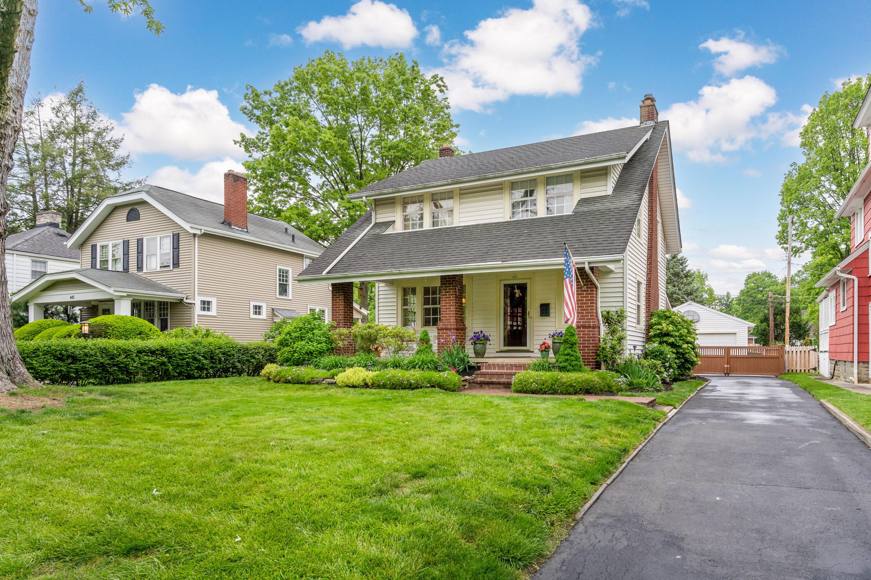 448 East Dunedin Road Columbus, OH 43214 - Photo 2 of 39 Front Exterior