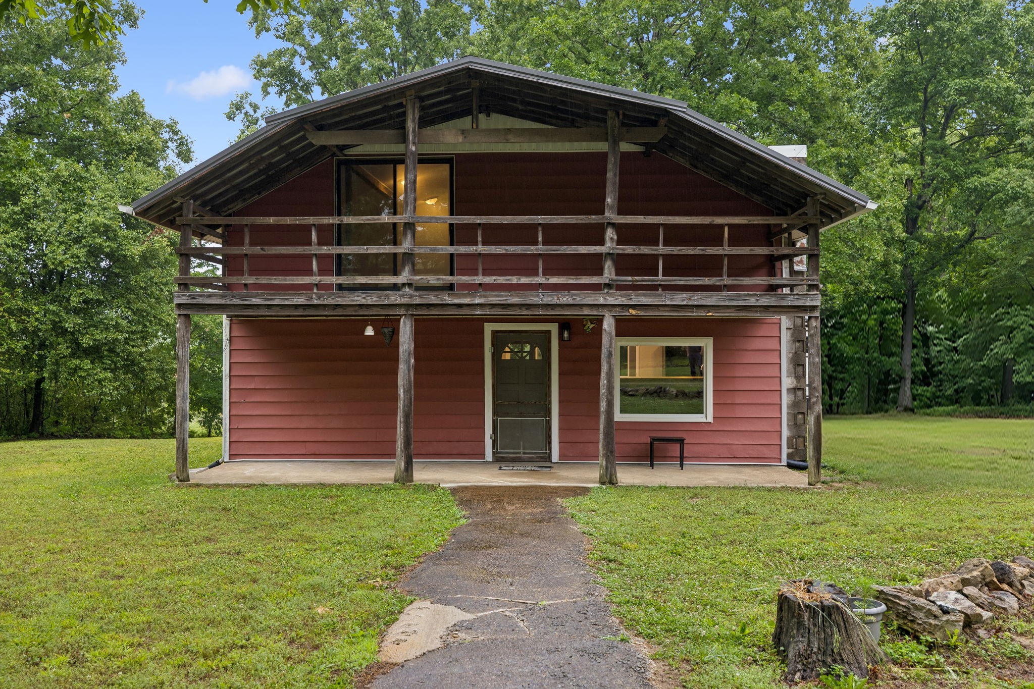 121 Hannah Road Summertown, TN 38483 - Photo 1 of 52 a front view of a house with garden