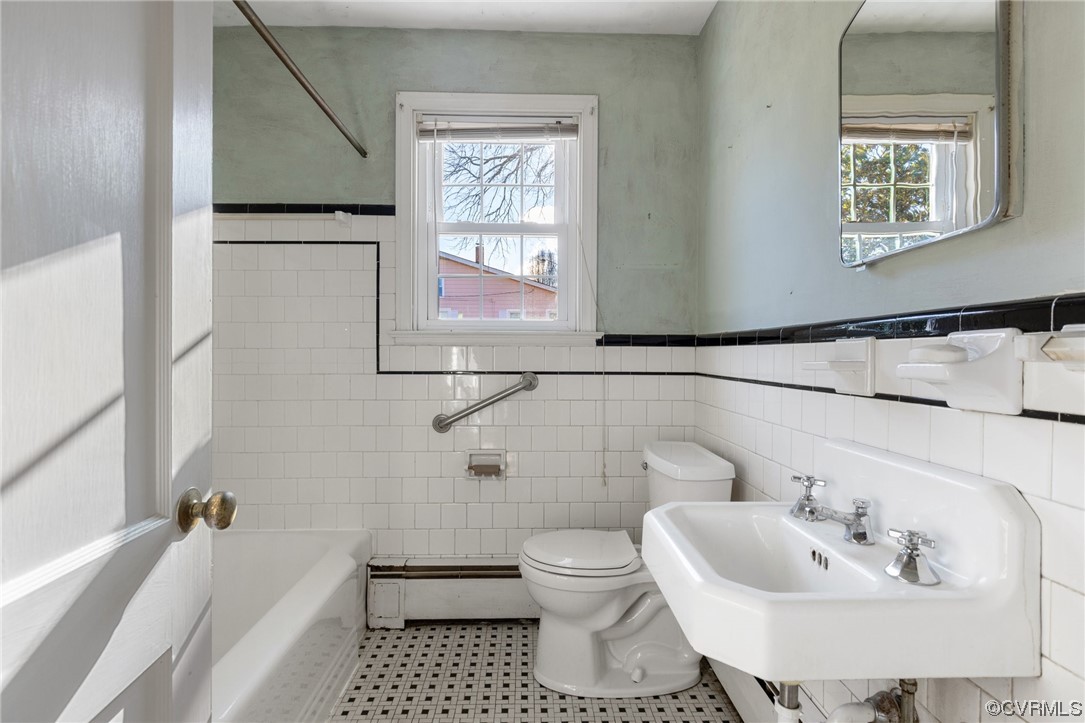 406 Riverside Avenue Hopewell, VA 23860 - Photo 22 of 38 a bathroom with a sink toilet and shower