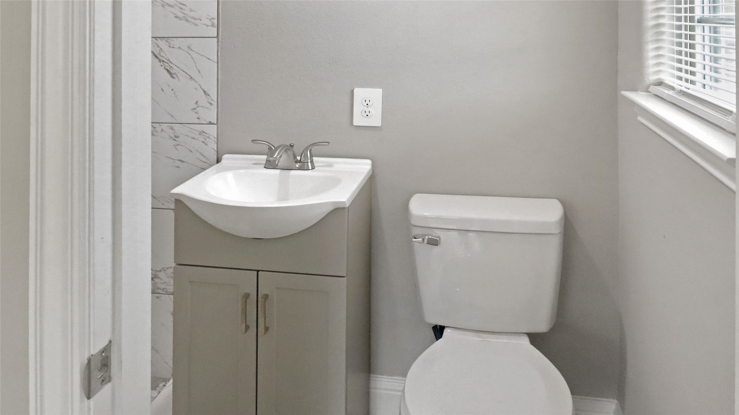 5739 Turtle Creek Road Houston, TX 77017 - Photo 22 of 27 Primary restroom