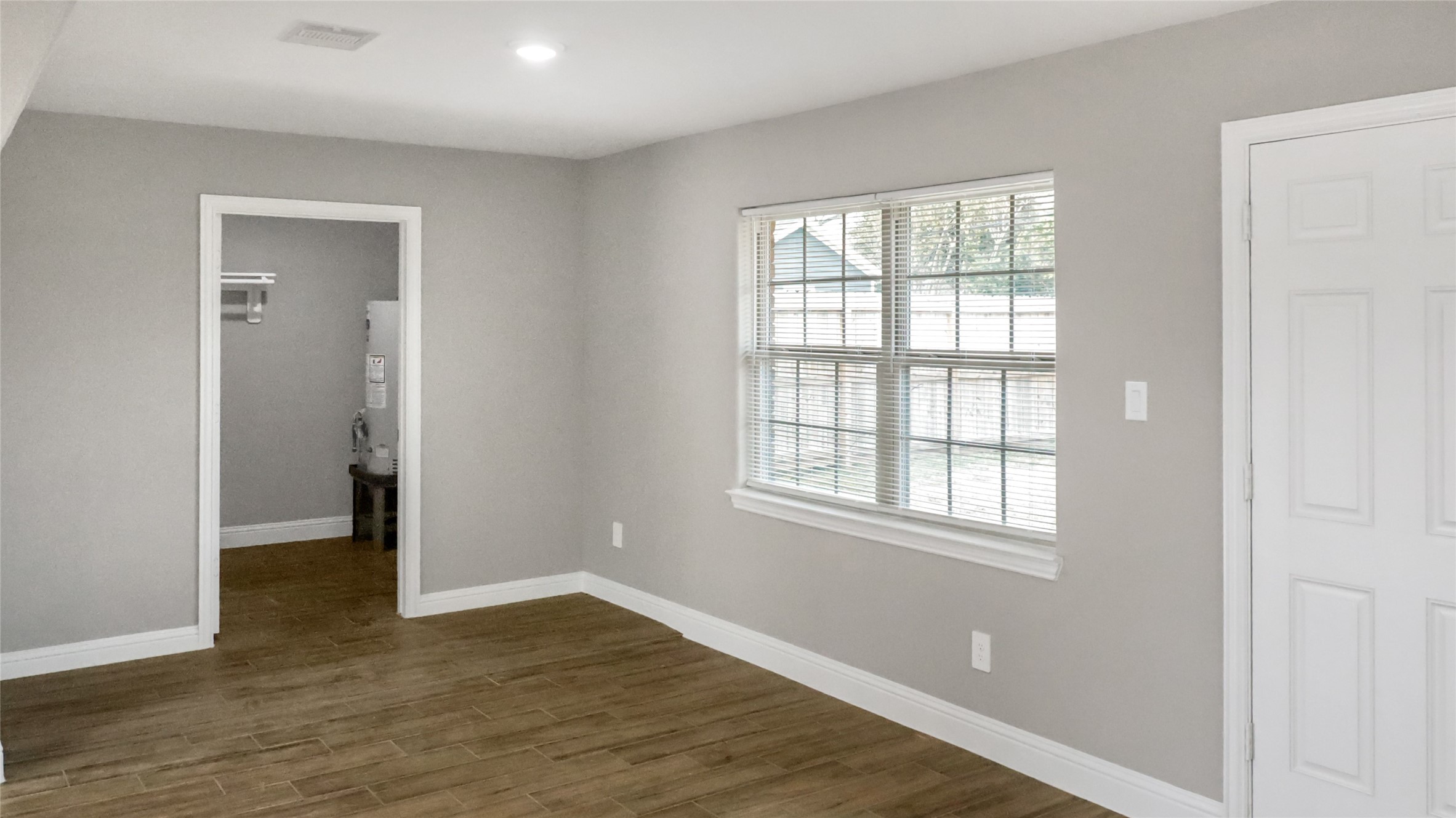 5739 Turtle Creek Road Houston, TX 77017 - Photo 9 of 27 Dining area.