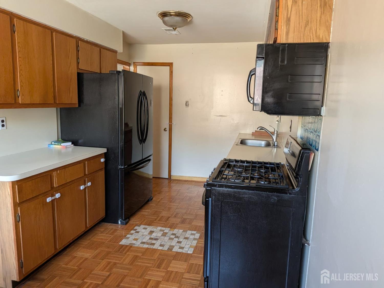 1714 Raspberry Court Edison, NJ 08817 - Photo 5 of 15