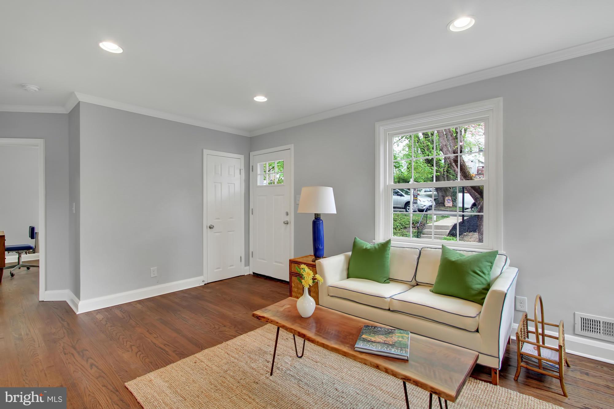 6639 Loch Hill Road Baltimore, MD 21239 - Photo 6 of 30 Living Room