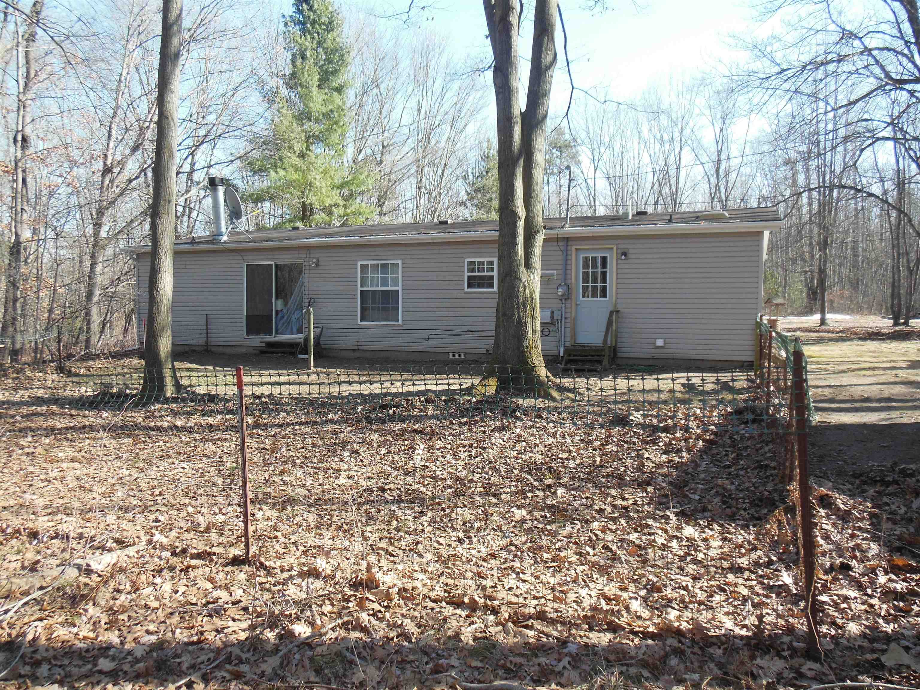 581 East Clarence Road Harrison, MI 48625 - Photo 6 of 29 Gallery Image 6