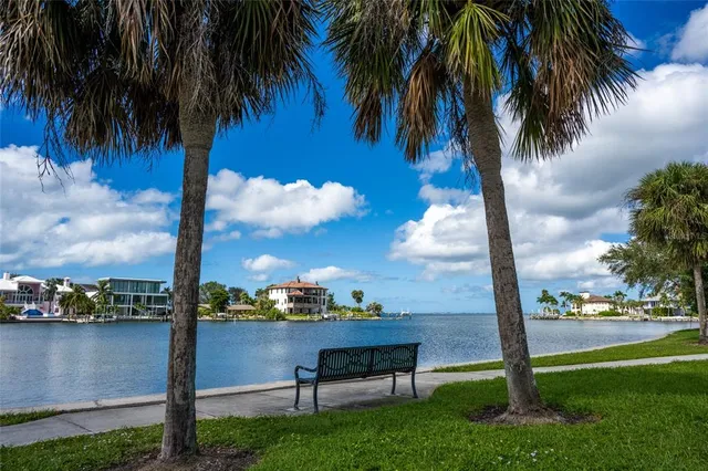 $399,999 | 747 42nd Street, Sarasota, FL 34234