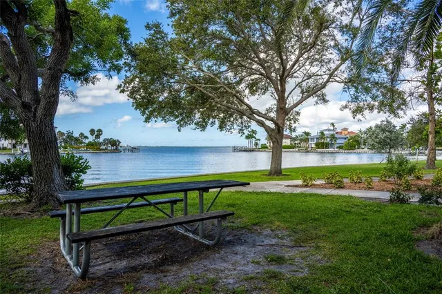 $399,999 | 747 42nd Street, Sarasota, FL 34234