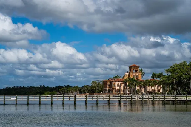 $399,999 | 747 42nd Street, Sarasota, FL 34234