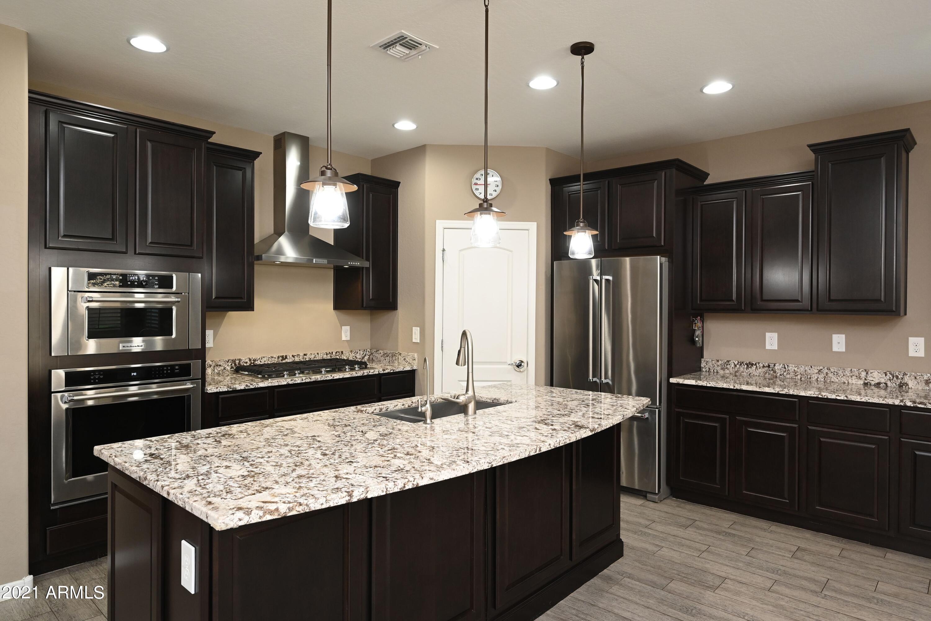 2624 West Rabjohn Road Phoenix, AZ 85085 - Photo 4 of 29 feureisen-kitchen 4
