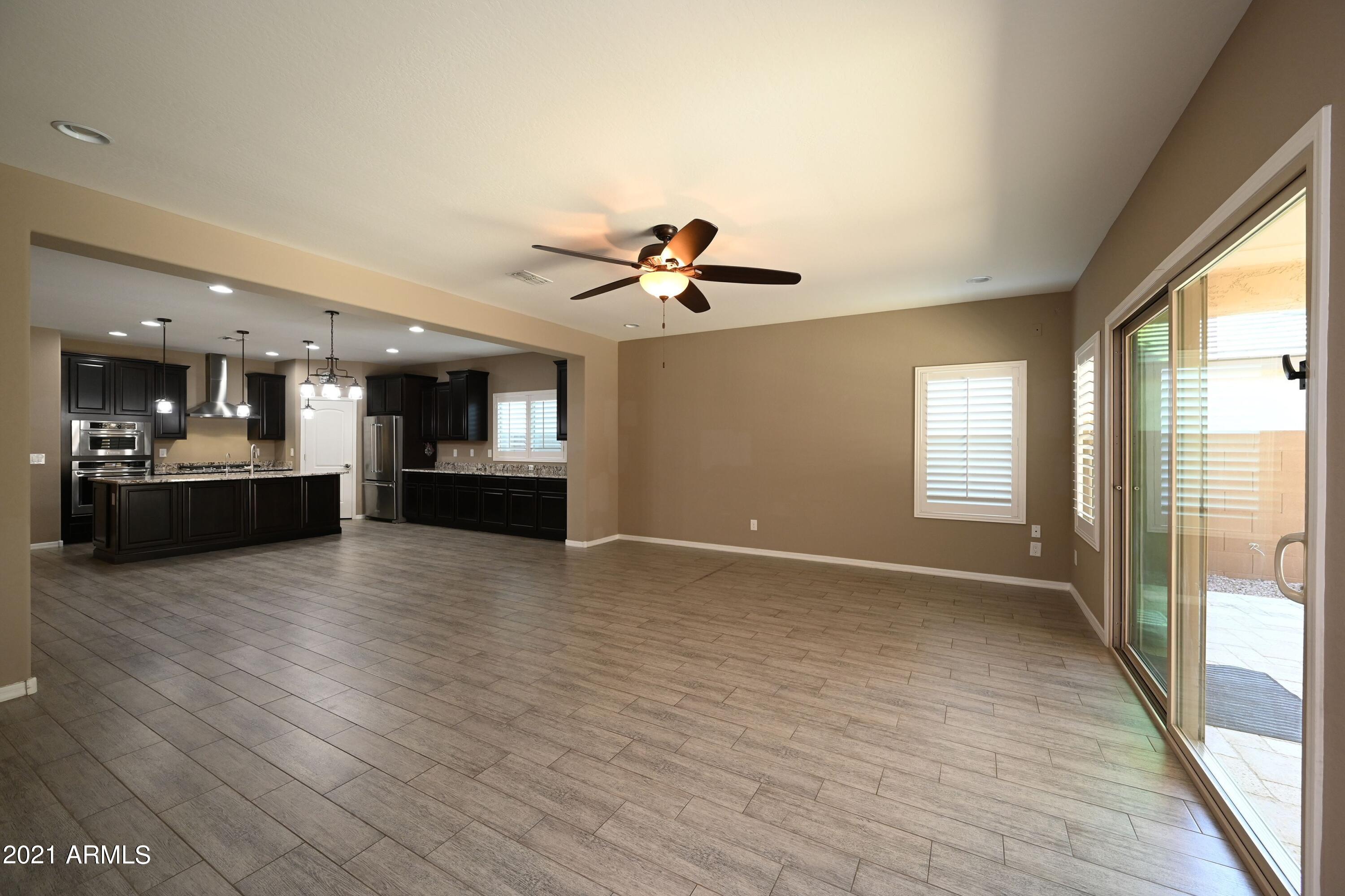 2624 West Rabjohn Road Phoenix, AZ 85085 - Photo 9 of 29 feureisen-great room