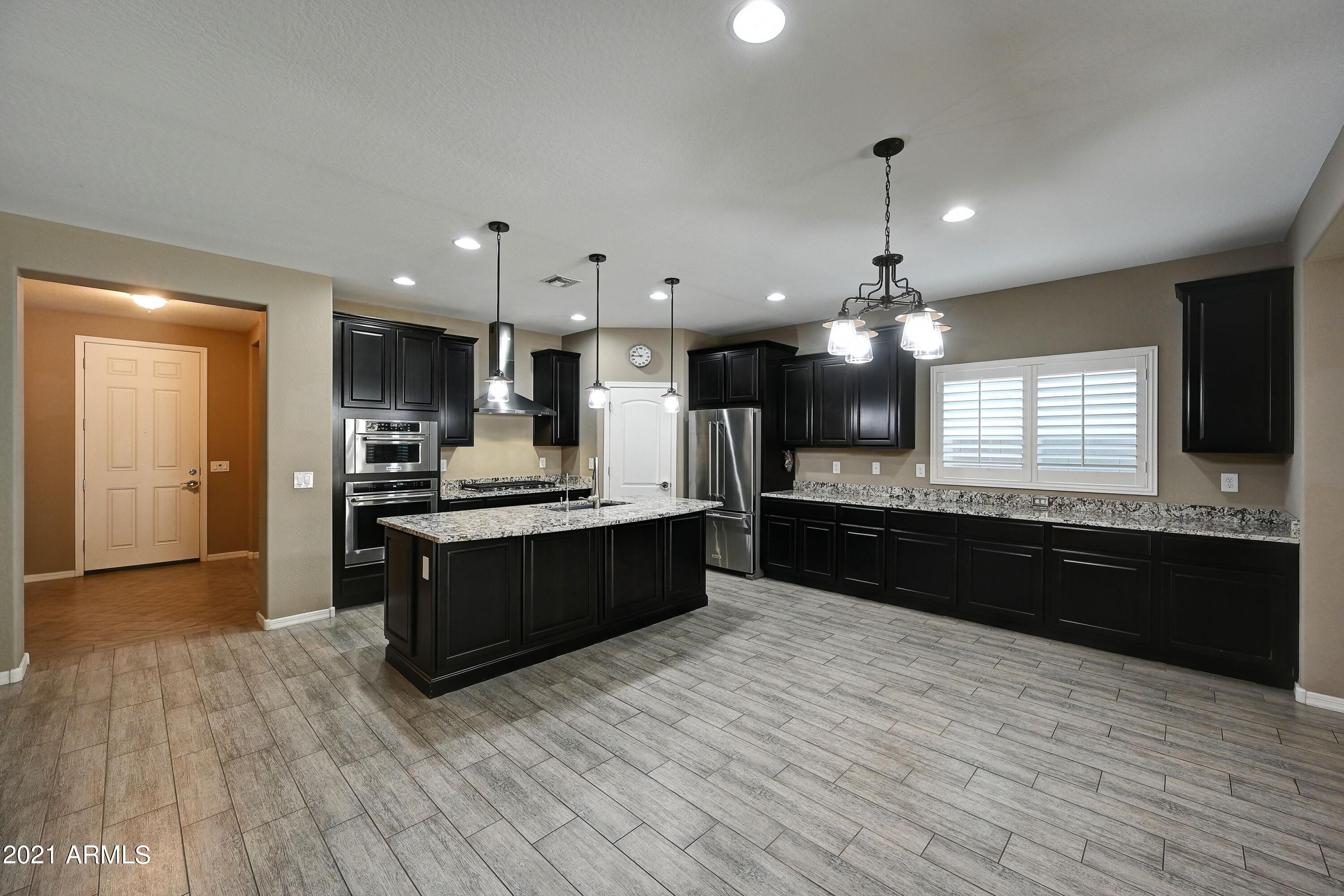 2624 West Rabjohn Road Phoenix, AZ 85085 - Photo 10 of 29 feureisen-kitchen 3