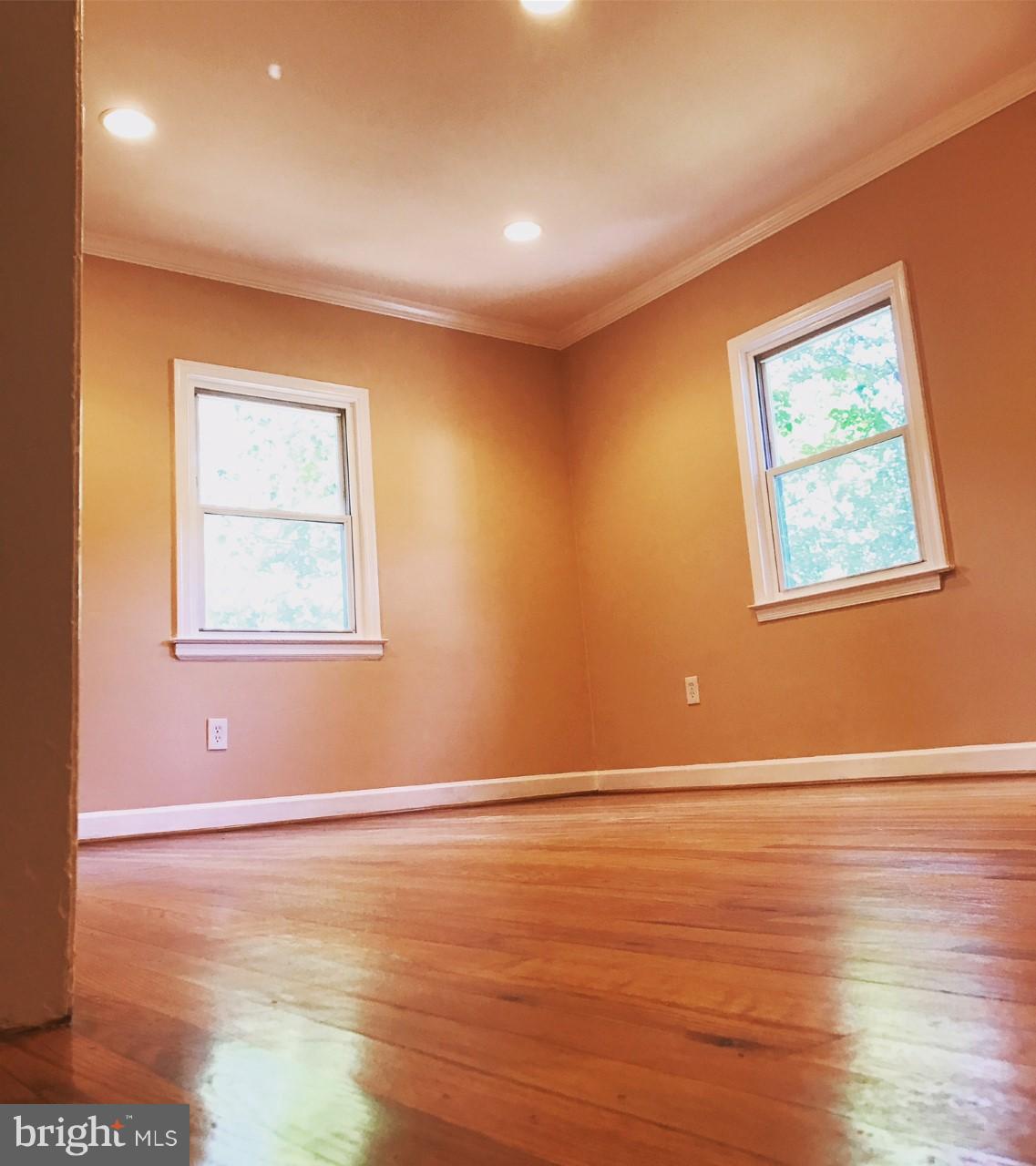 11803 Dewey Road Silver Spring, MD 20906 - Photo 1 of 23 Living Room