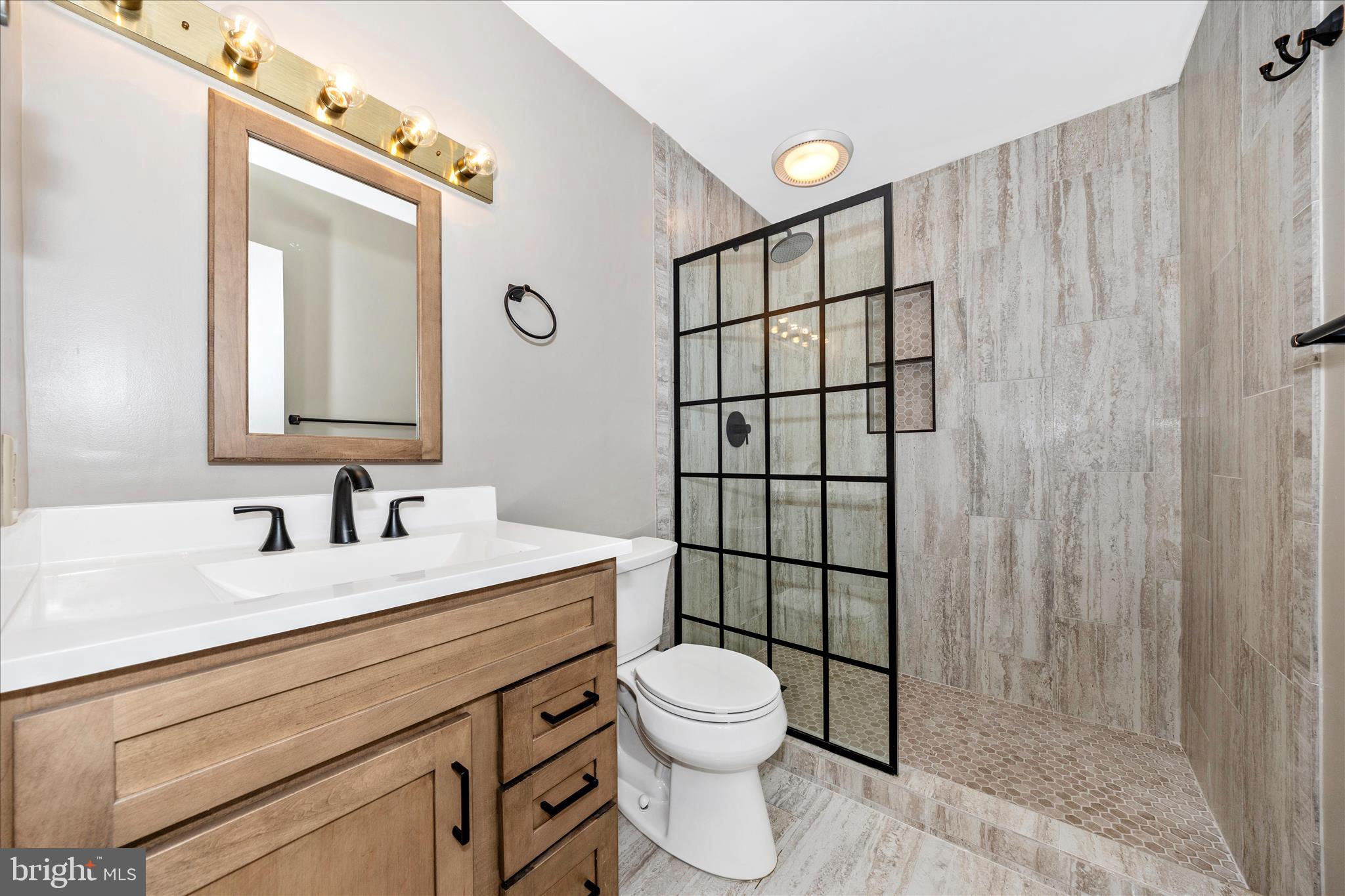 10901 Hopewell Road Hagerstown, MD 21740 - Photo 30 of 65 Primary Bathroom