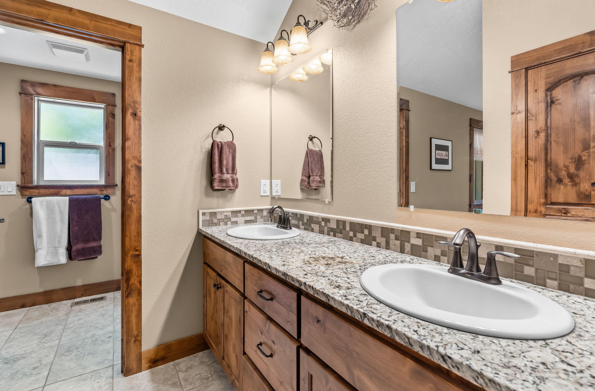 20589 Dylan Loop Bend, OR 97702 - Photo 17 of 28 2023_05_26_20589_dylan_loop_bend-21