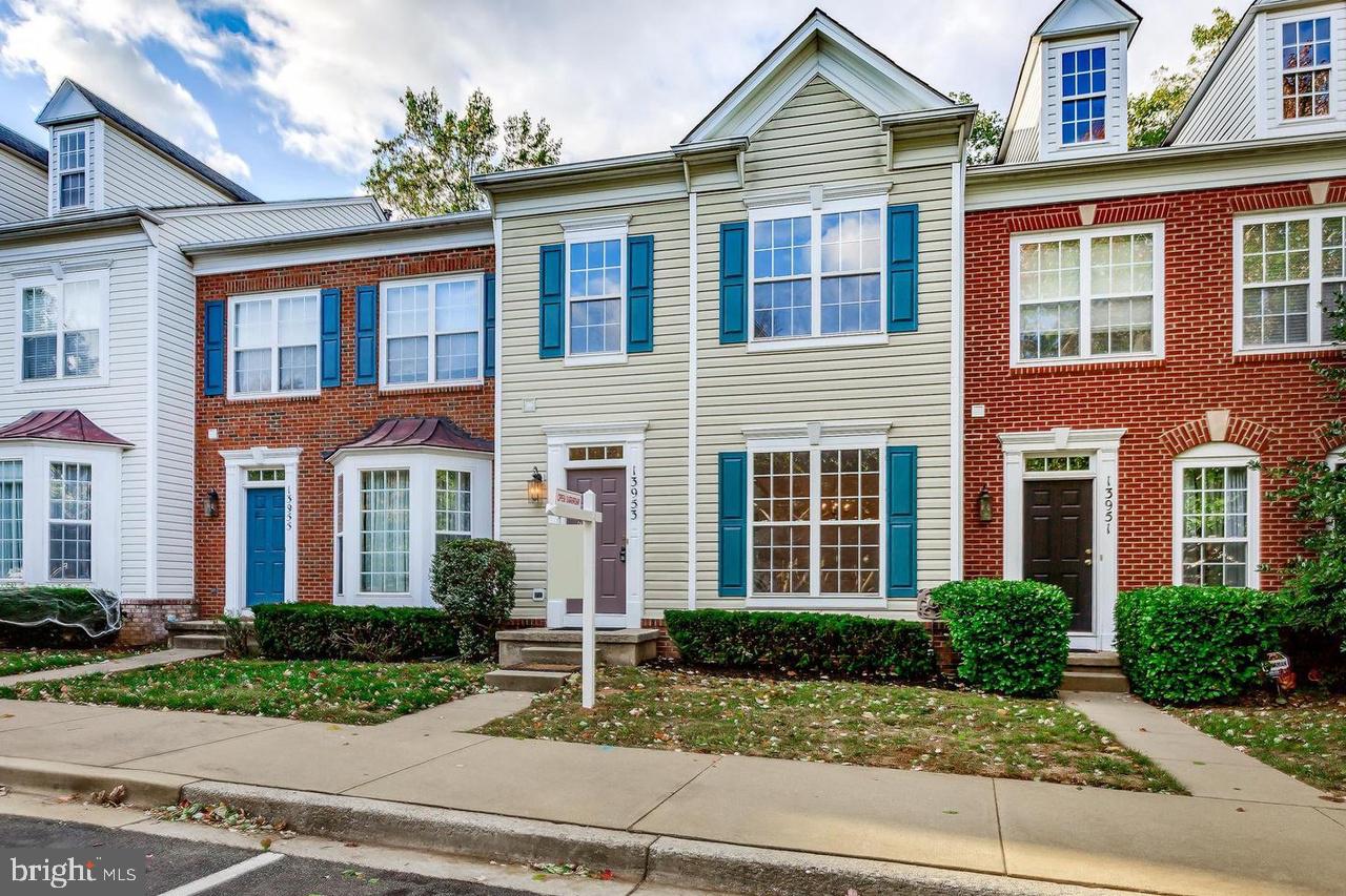 13953 Lullaby Road Germantown, MD 20874 - Photo 2 of 26 a front view of a house with yard and green space