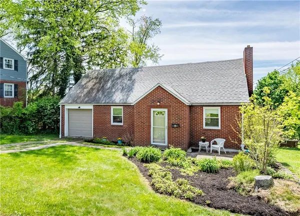 $320,000 | 19 Locust Lane, Upper St. Clair, PA 15241