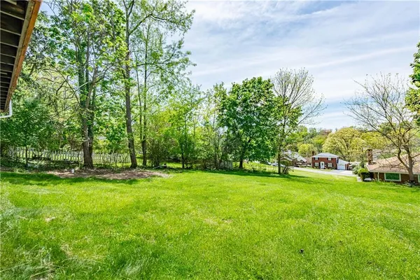 $320,000 | 19 Locust Lane, Upper St. Clair, PA 15241