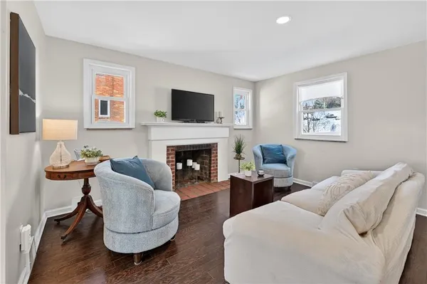 $320,000 | 19 Locust Lane, Upper St. Clair, PA 15241