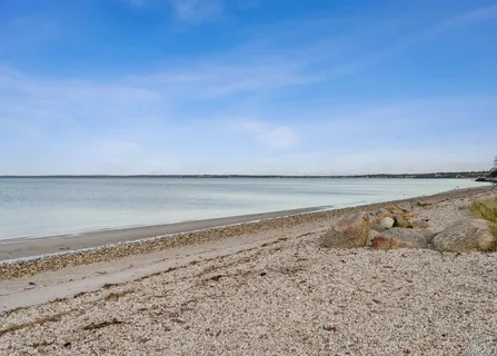 $1,625,000 | 14 East Landing Road, Hampton Bays, NY 11946