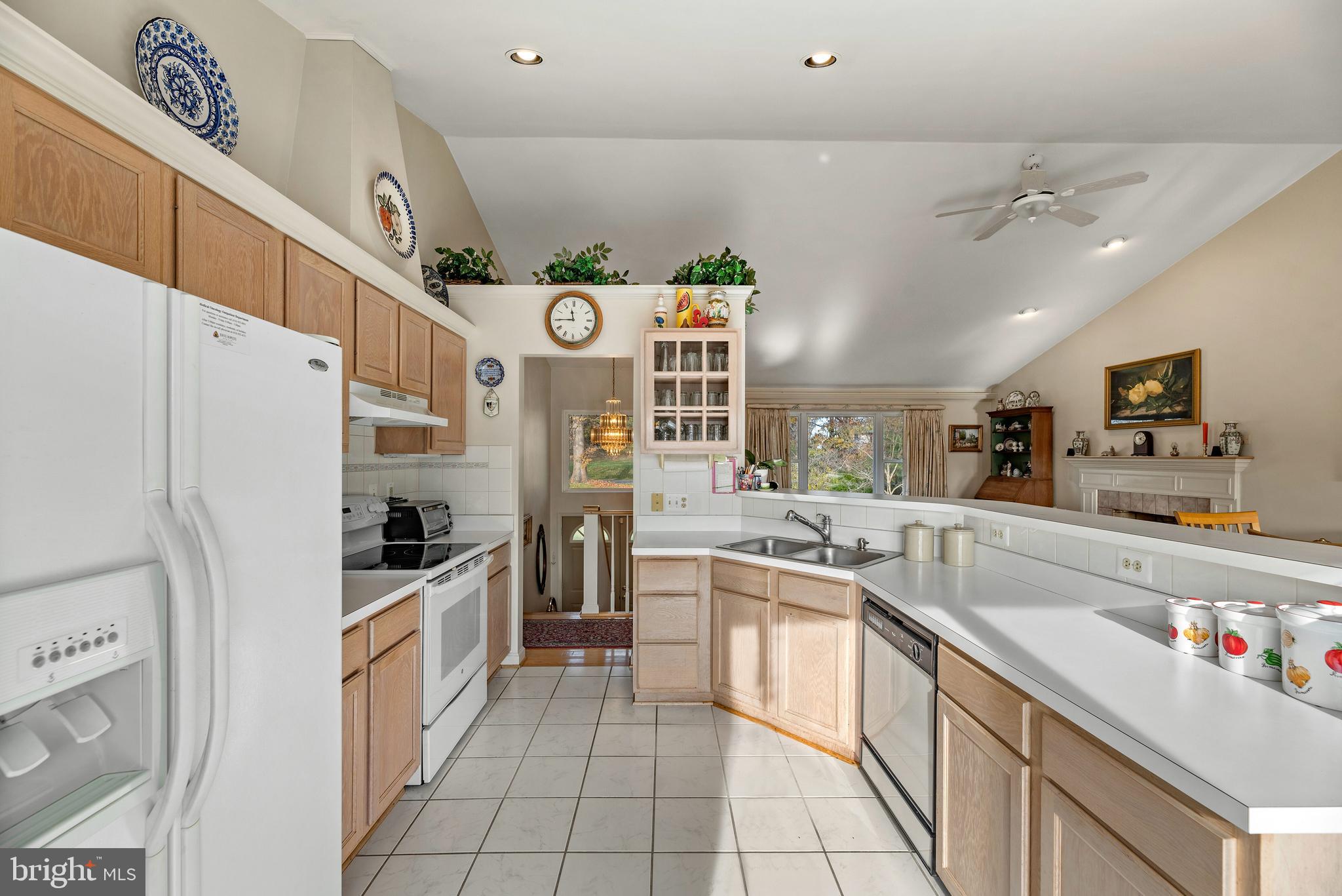 4930 Damascus Road Gaithersburg, MD 20882 - Photo 13 of 52 Cathedral Ceiling w/Open Feel