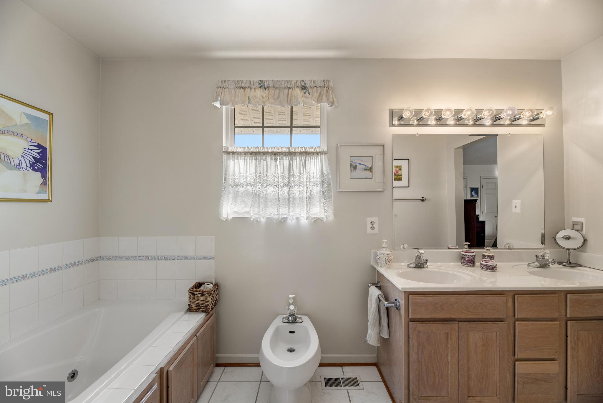 4930 Damascus Road Gaithersburg, MD 20882 - Photo 22 of 52 Owner's Garden Bath