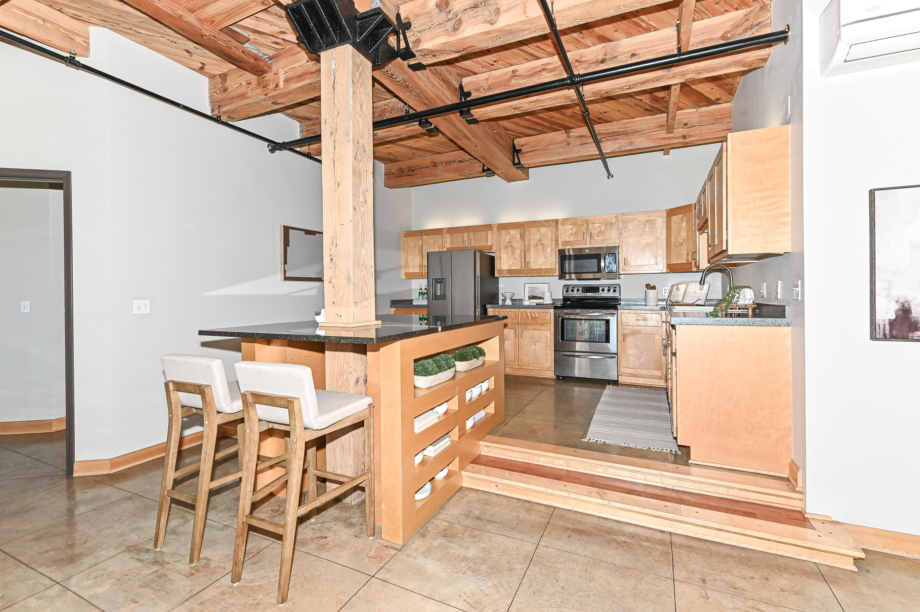 904 East Pearson Street, Unit 401 Milwaukee, WI 53202 - Photo 12 of 43 Pearson-12
